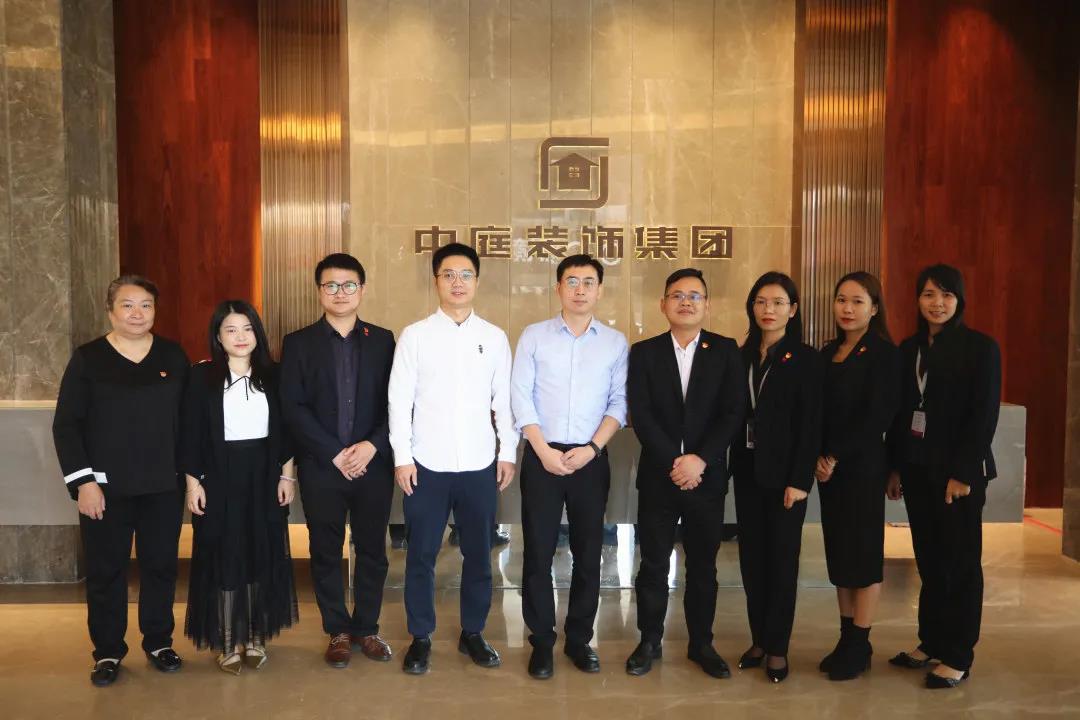 兩新黨建丨青秀區(qū)組織部、兩新組織黨工委領(lǐng)導(dǎo)到集團(tuán)調(diào)研并指導(dǎo)黨建工作
